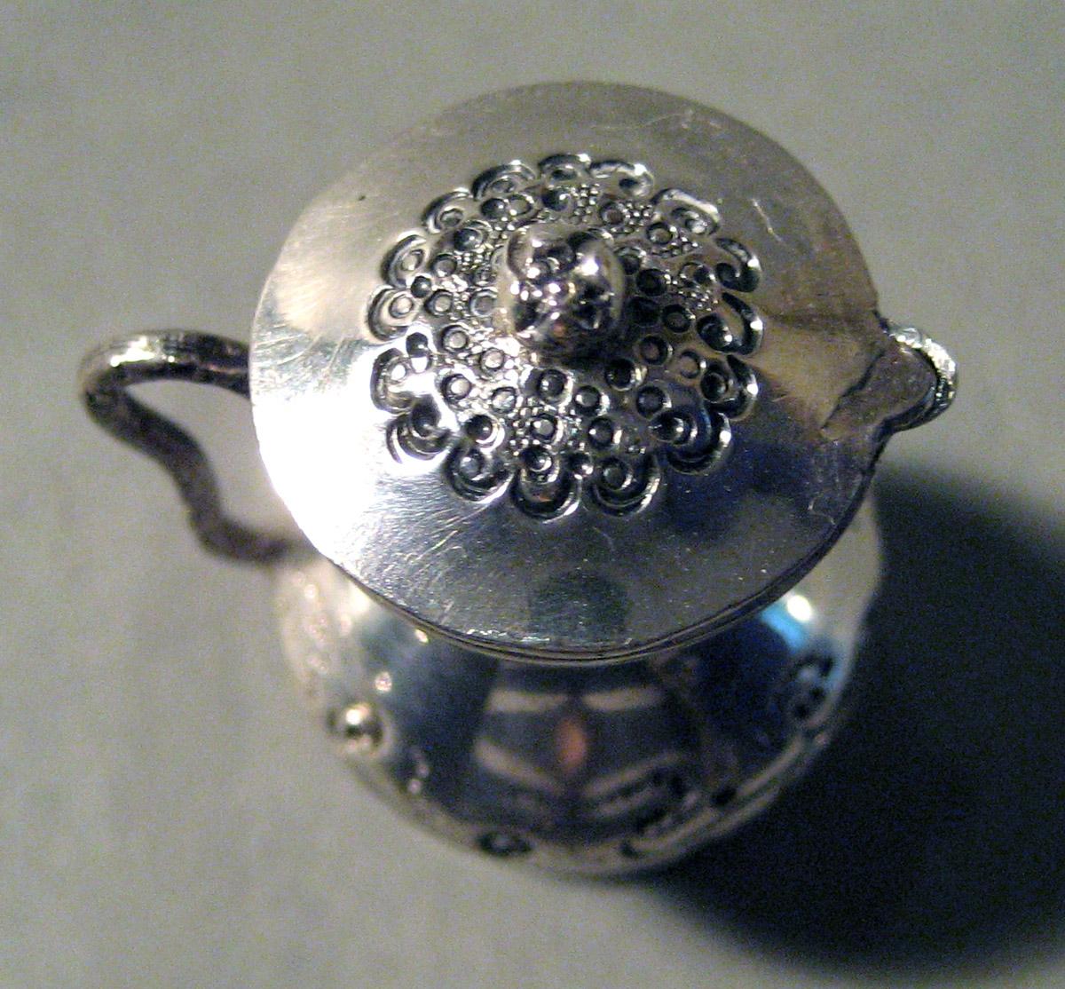 1986.0135.004 A, B Silver Cream Pot top view