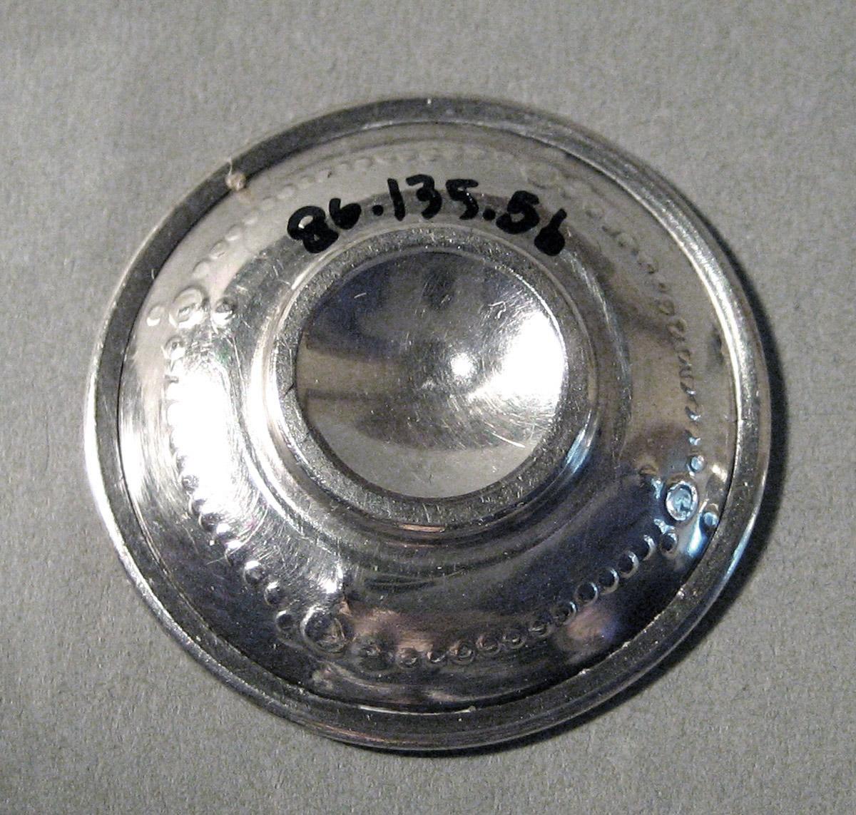 1986.0135.005 B Silver Saucer underside