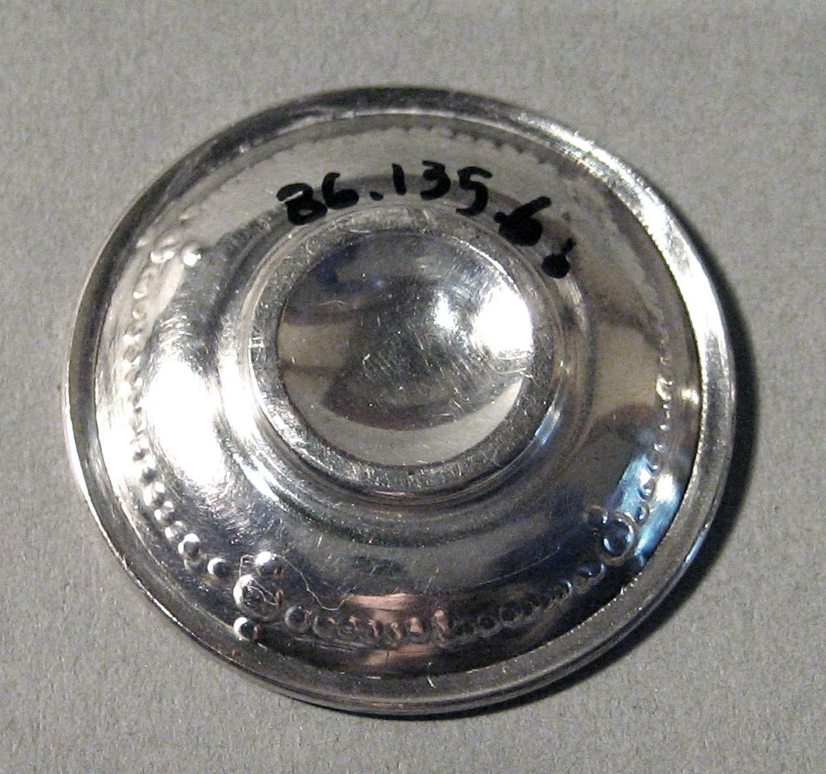 1986.0135.006 B Silver Saucer underside