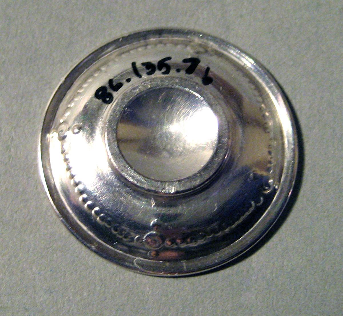 1986.0135.007 B Silver Saucer underside