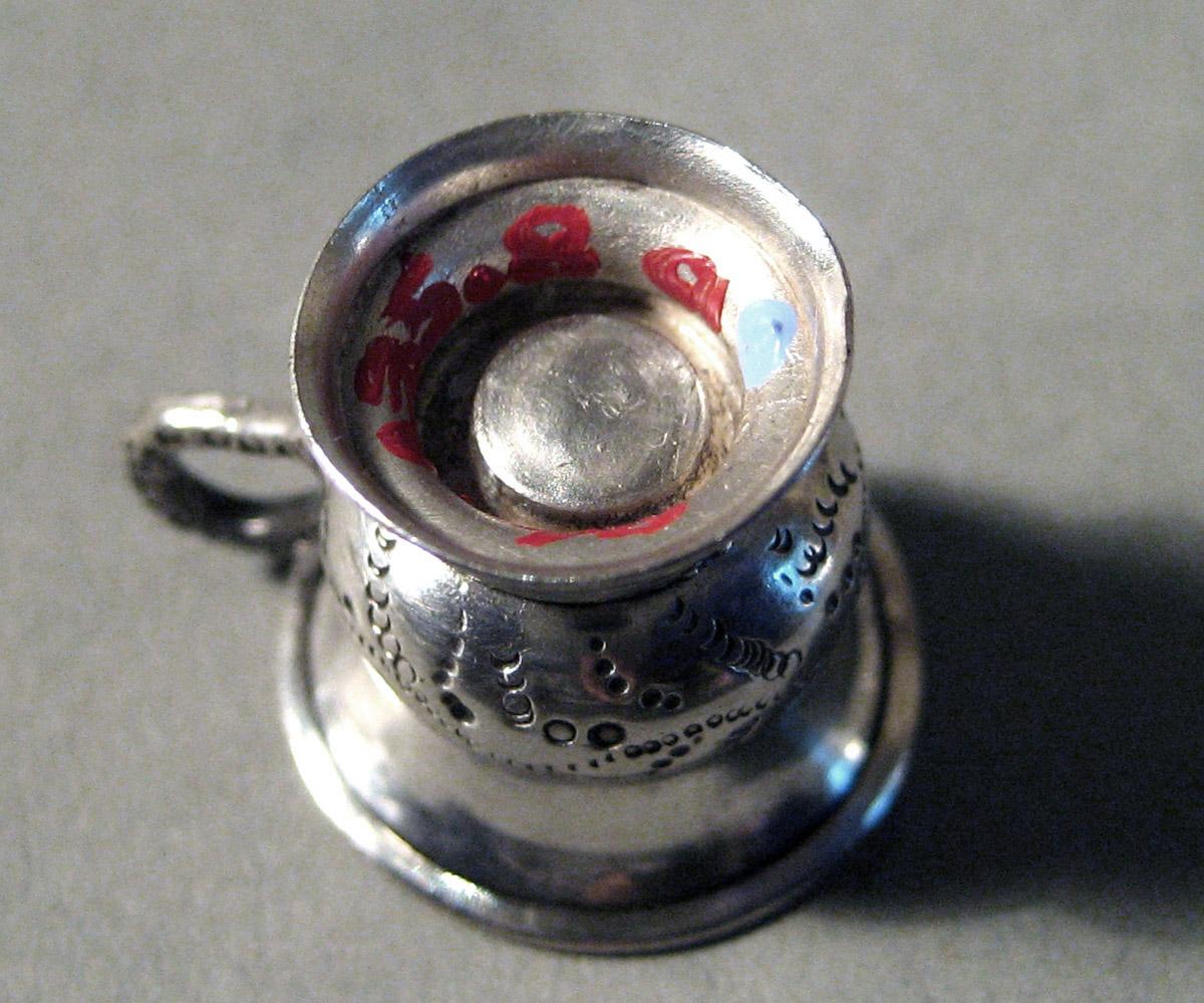 1986.0135.008 A Silver Teacup underside
