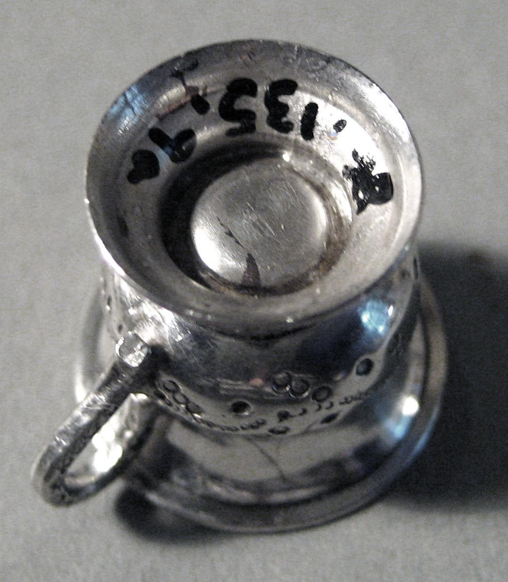 1986.0135.009 A Silver Teacup underside