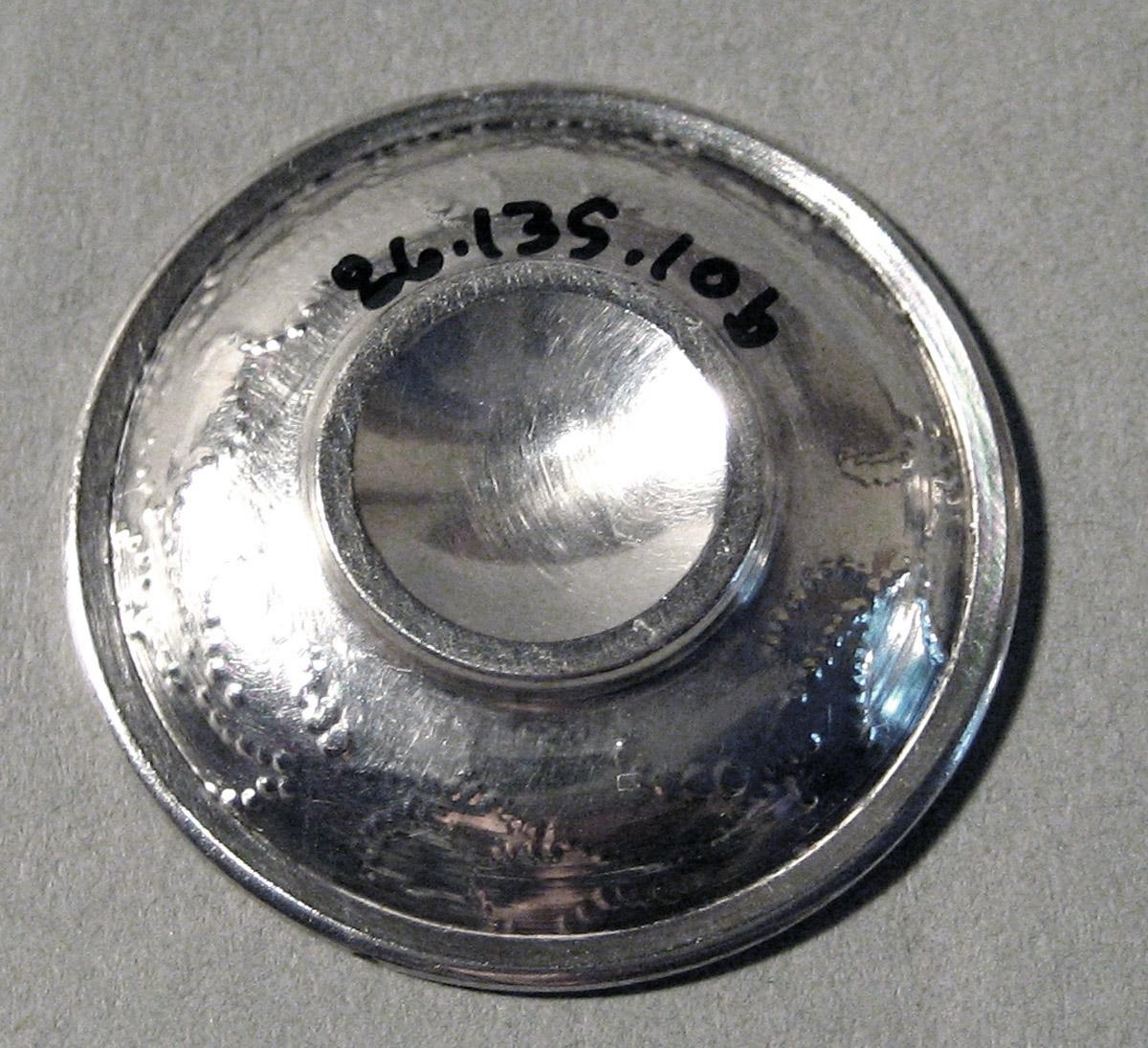 1986.0135.010 B Silver Saucer underside