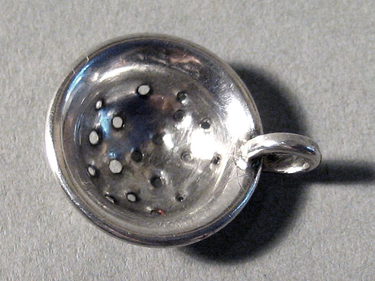 1986.0135.011 Silver Strainer top view