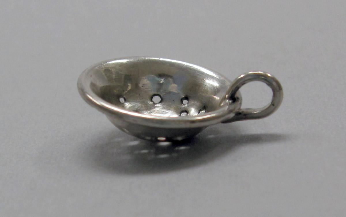 1986.0135.011 Silver Strainer side view