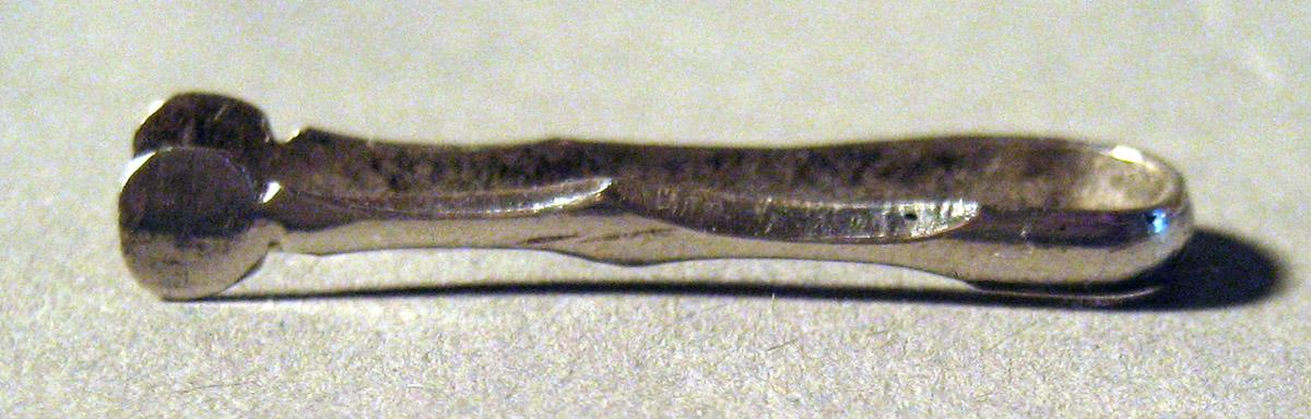 1986.0135.012 Silver Tongs side view
