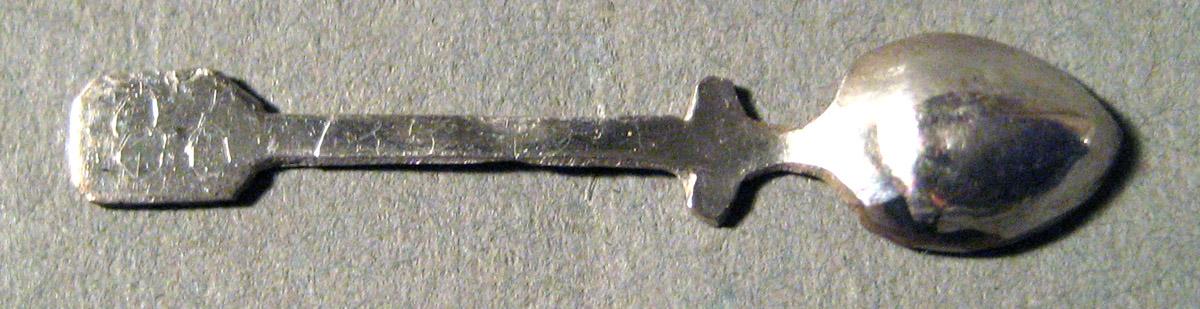 1986.0135.013 Silver Spoon underside
