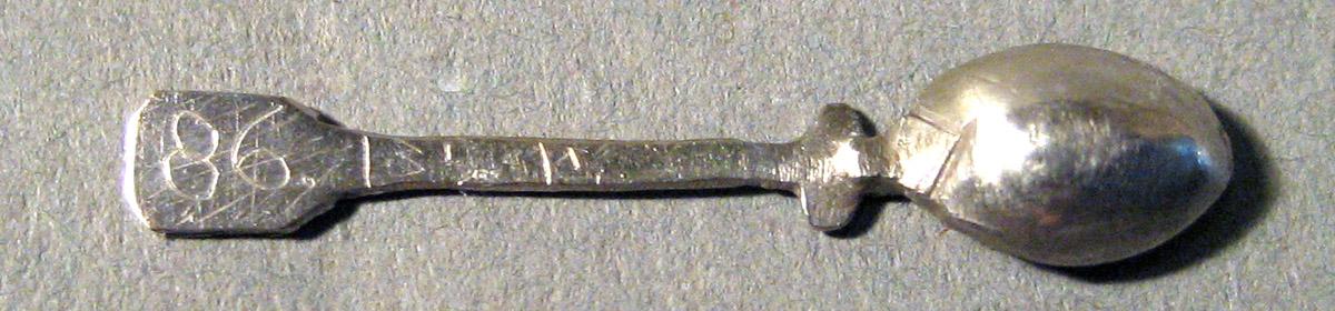 1986.0135.015 Silver Spoon underside