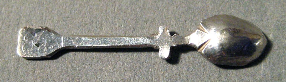 1986.0135.016 Silver Spoon underside