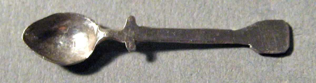 1986.0135.017 Silver Spoon upper surface