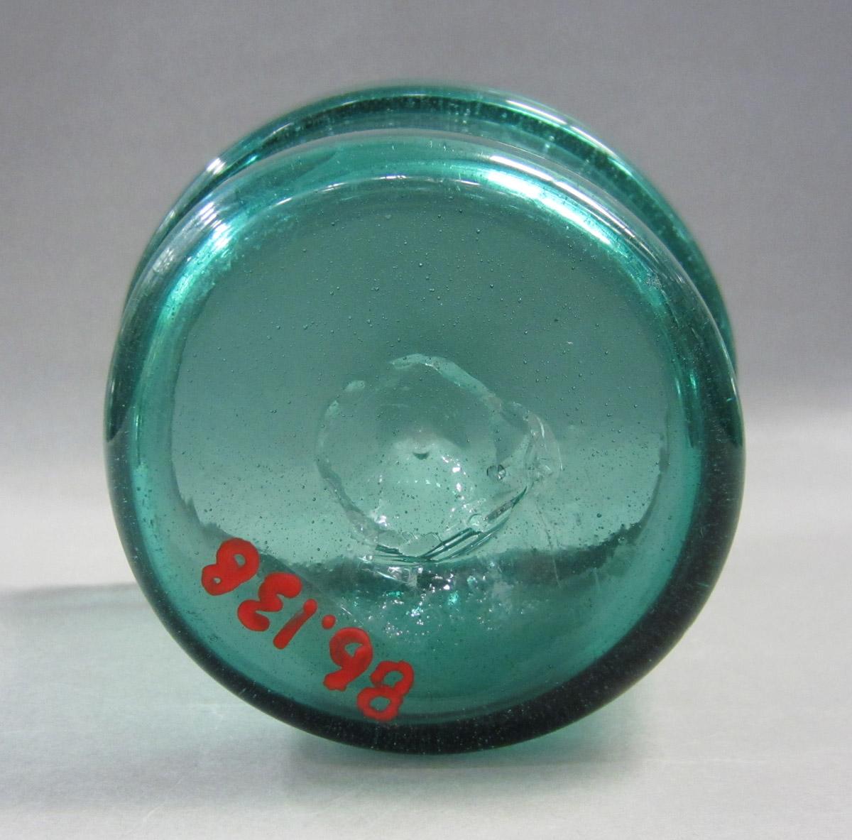 1986.0138 Flower container, underside