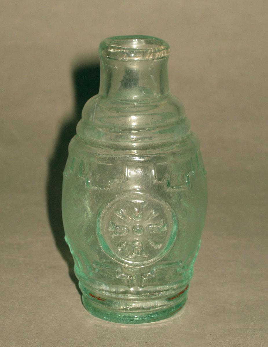 1986.0139 Glass bottle