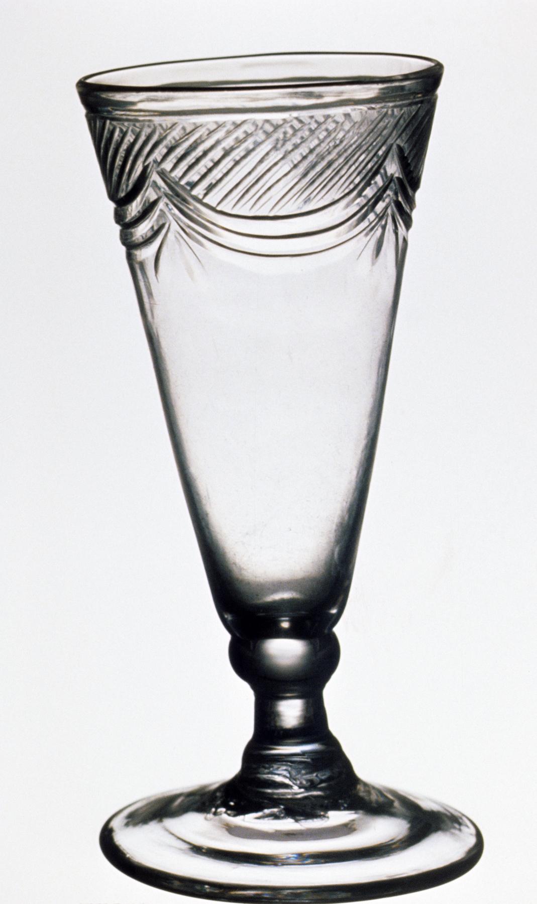 1986.0155 Glass wineglass
