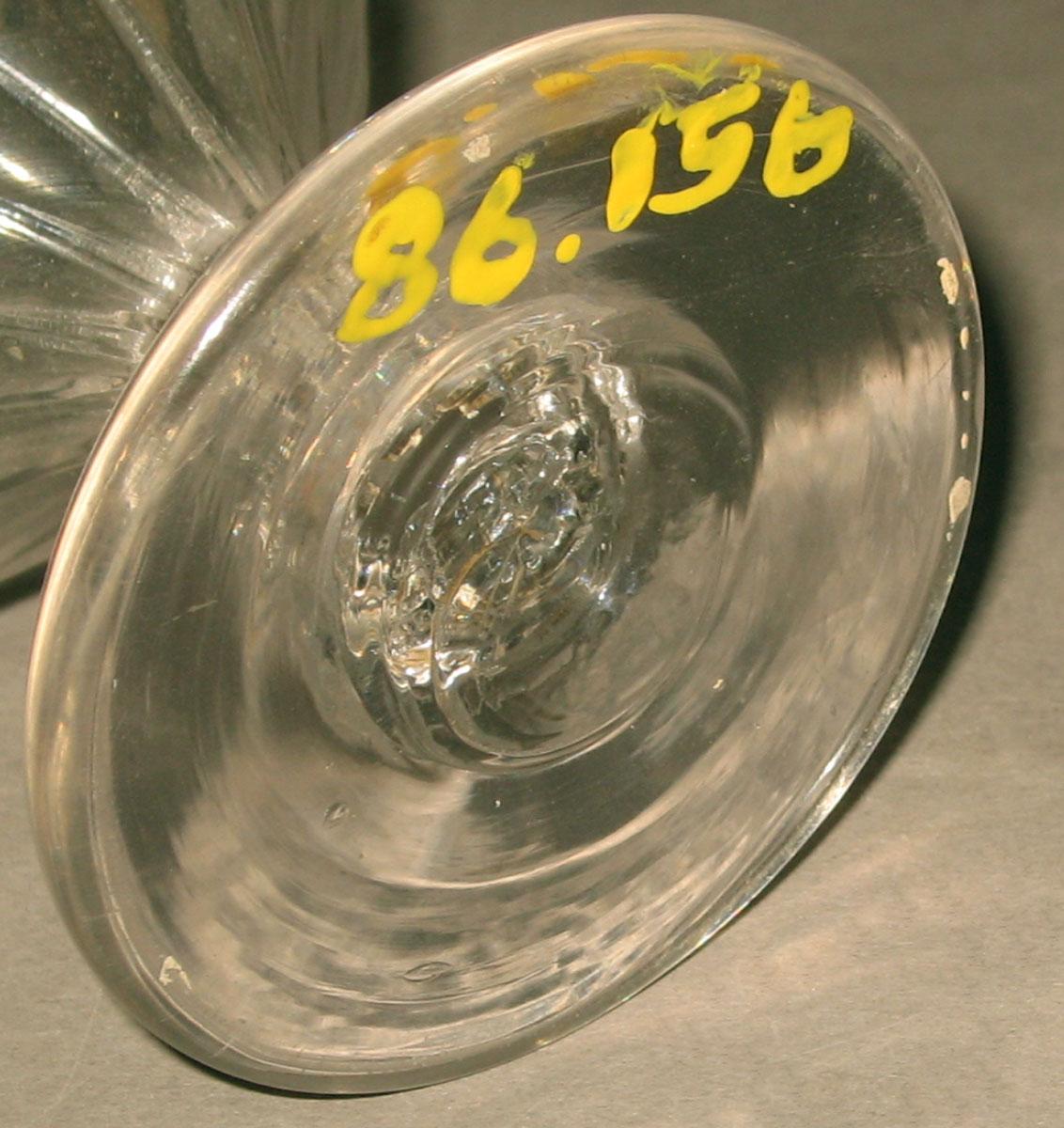 1986.0156 Glass goblet (underside)