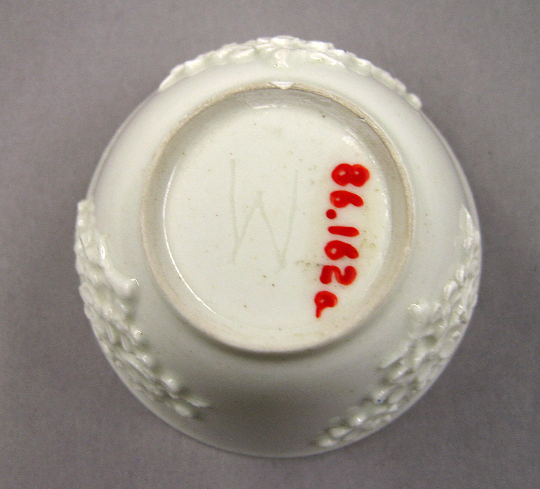 1986.0162 A Teabowl (mark)