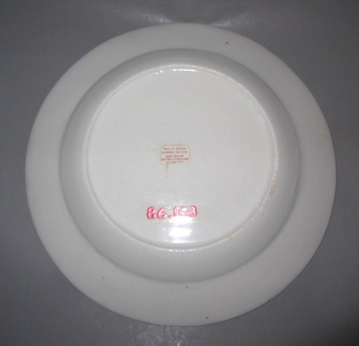 1986.0163 Porcelain plate underside