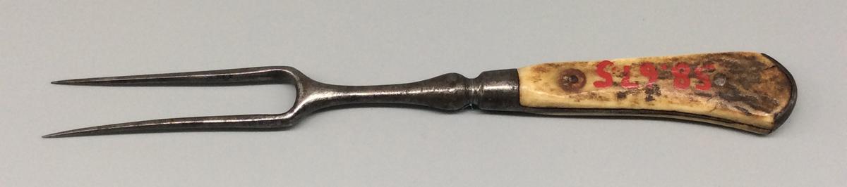 1958.0067.005 Fork, view 2