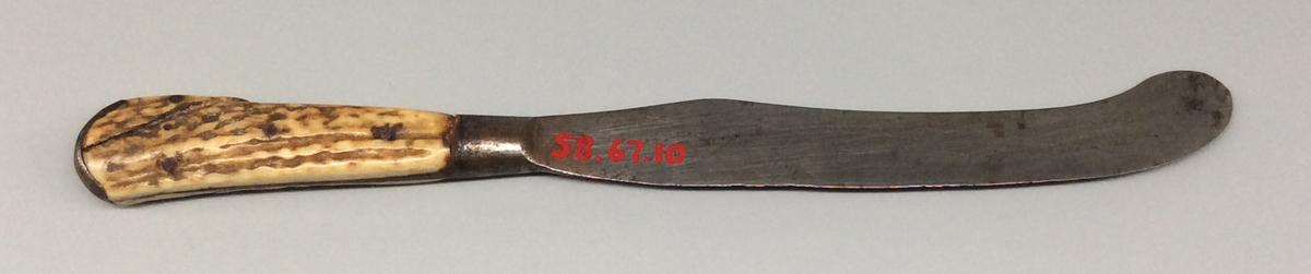 1958.0067.010 Knife, view 2