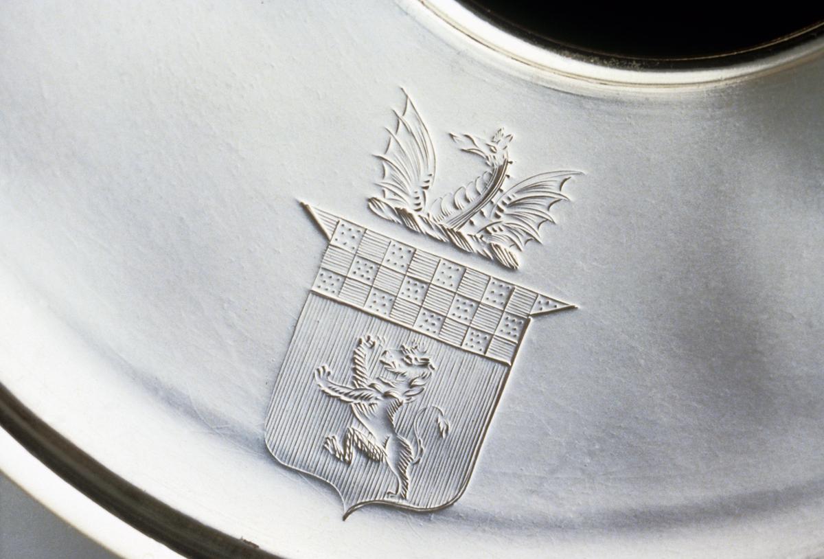 1987.0020 A-C Dish Warmer, detail 3
