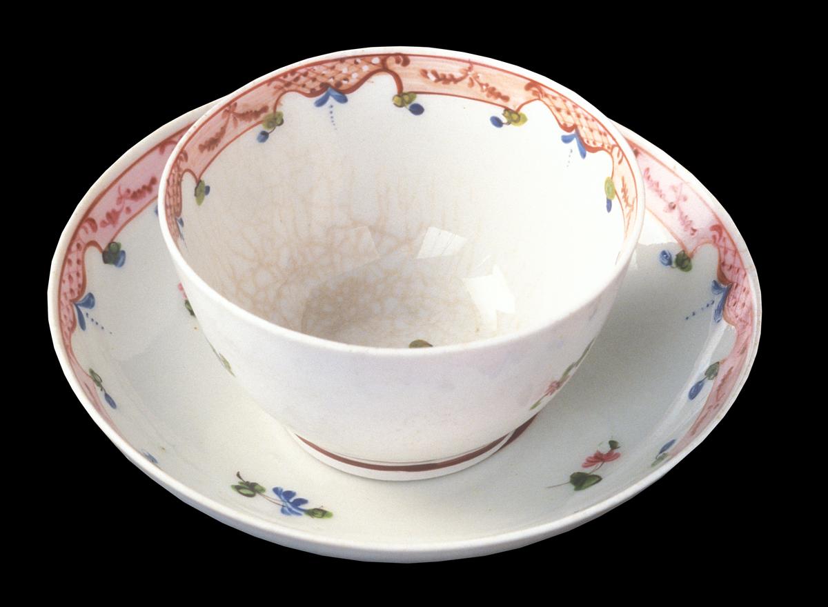 1987.0046 A, B Teabowl and Saucer