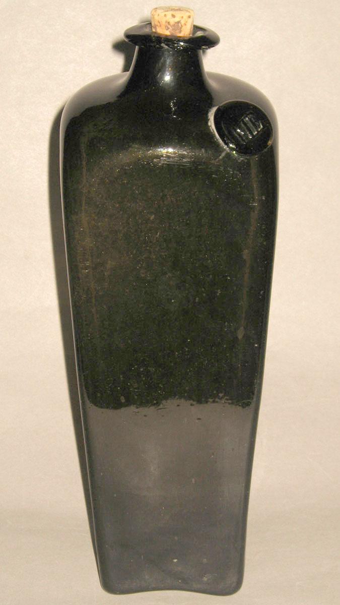 1987.0068 Glass case bottle