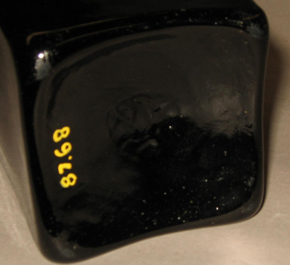 1987.0068 Glass case bottle (underside)
