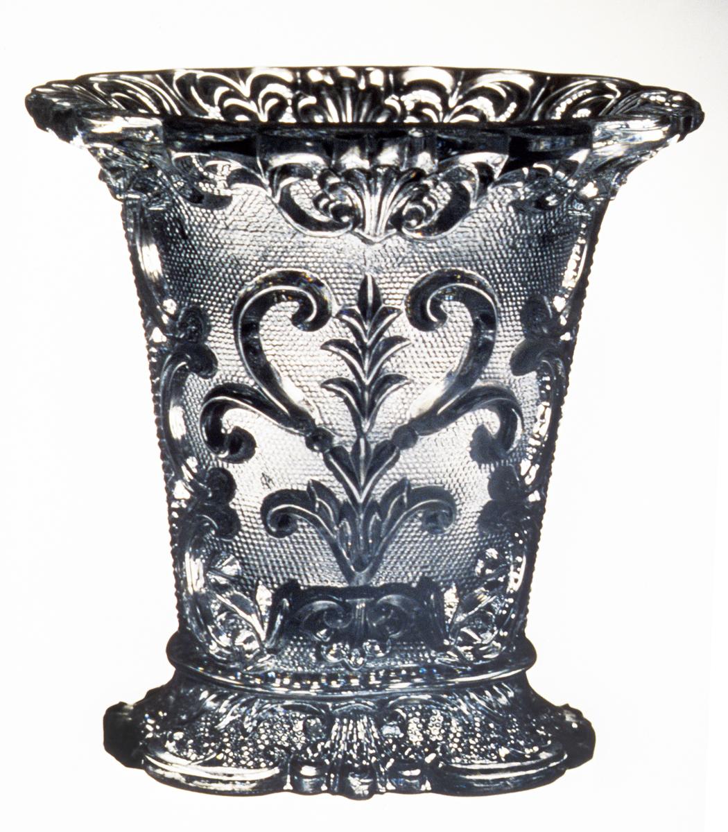 1987.0071 Glass vase, view 2