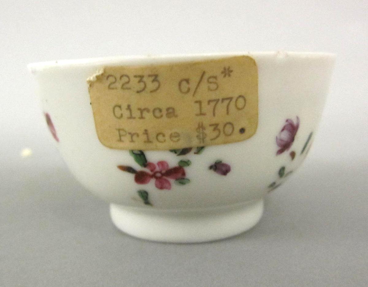 1987.0077 A Porcelain teabowl face two