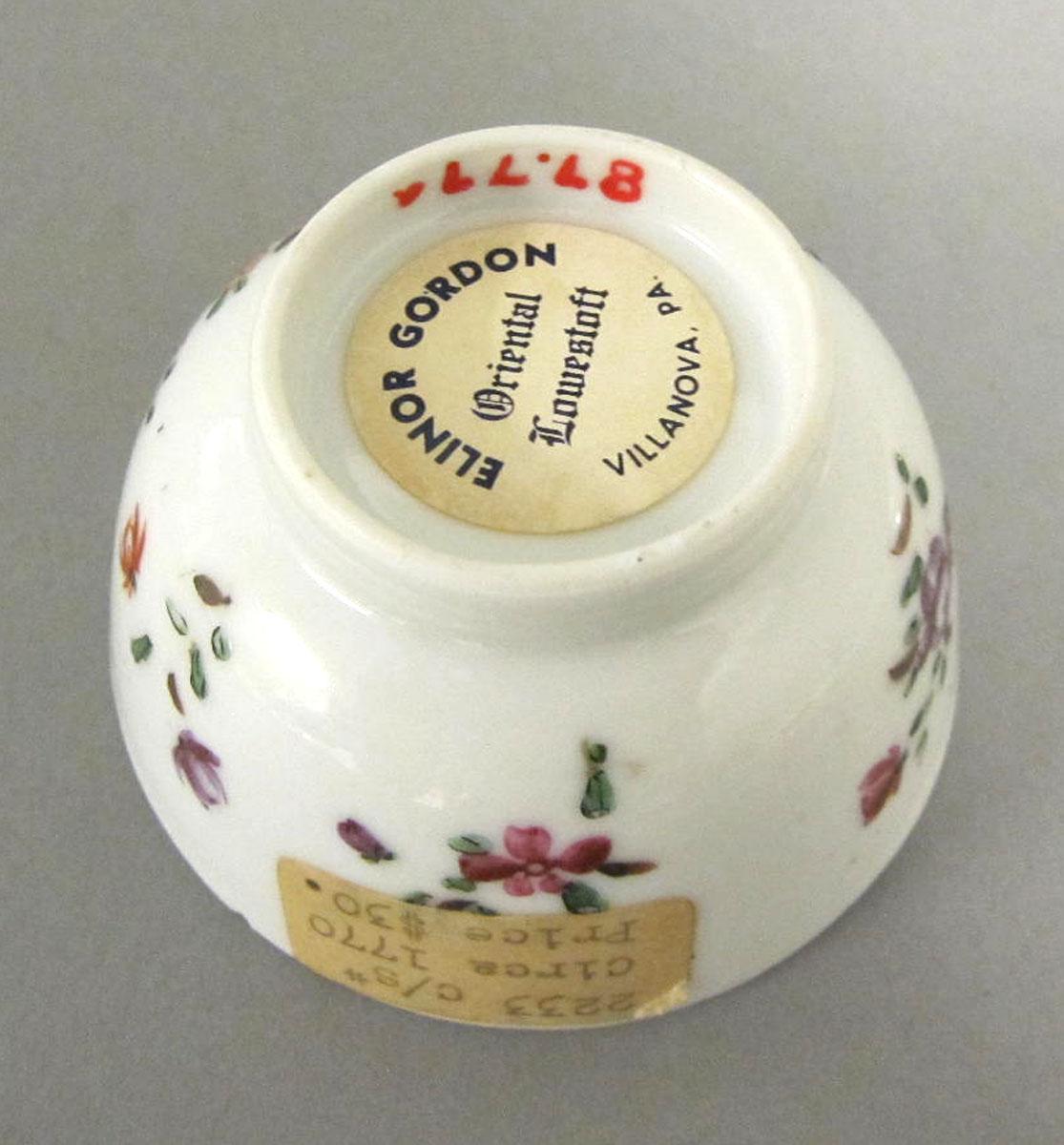 1987.0077 A Porcelain teabowl underside