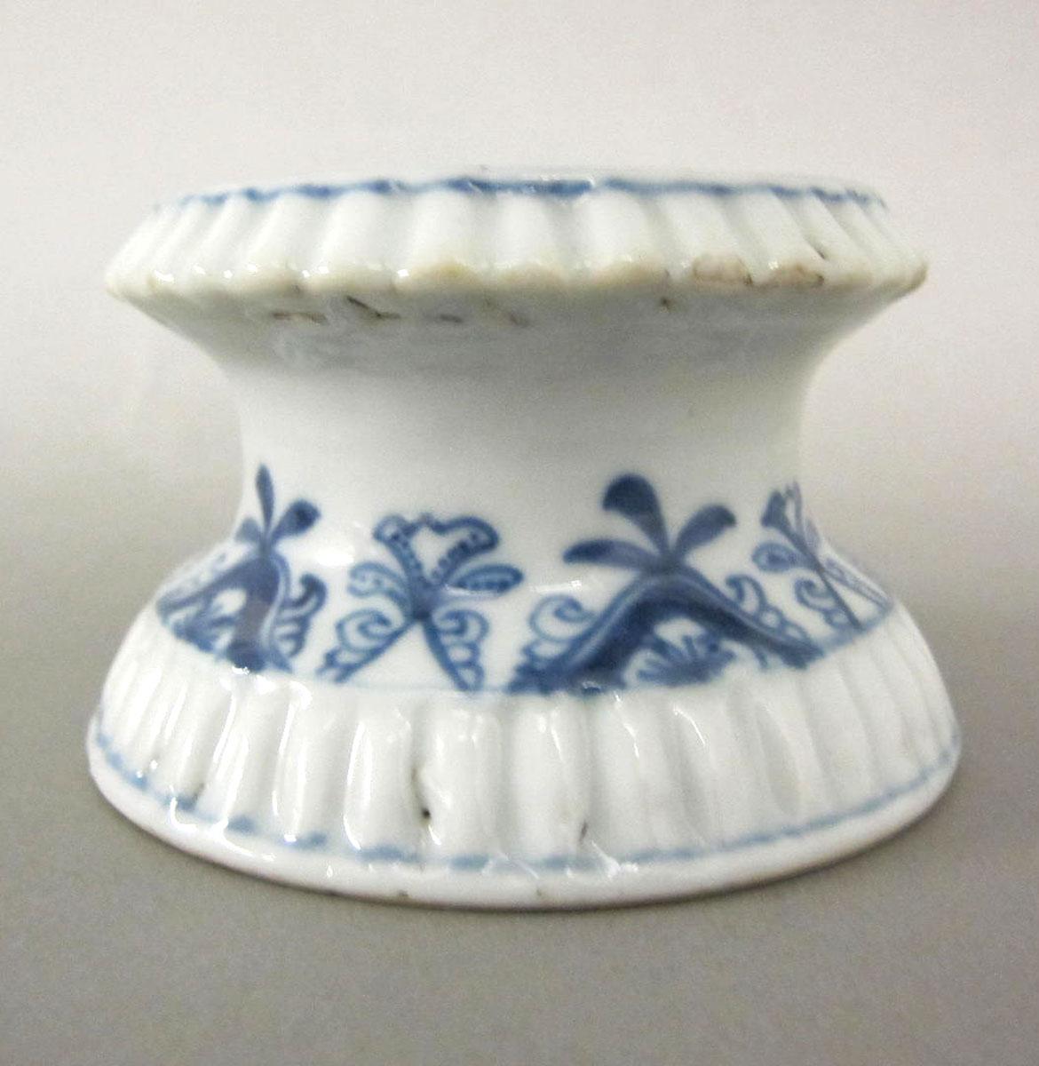 1987.0080.001 Porcelain salt