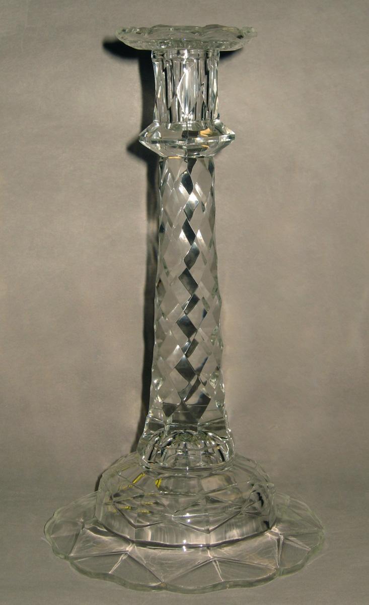 1987.0089.002 Glass candlestick