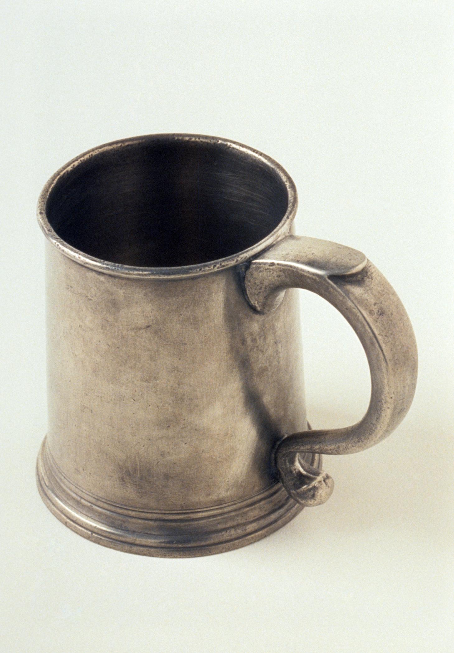 1987.0090 Pewter mug