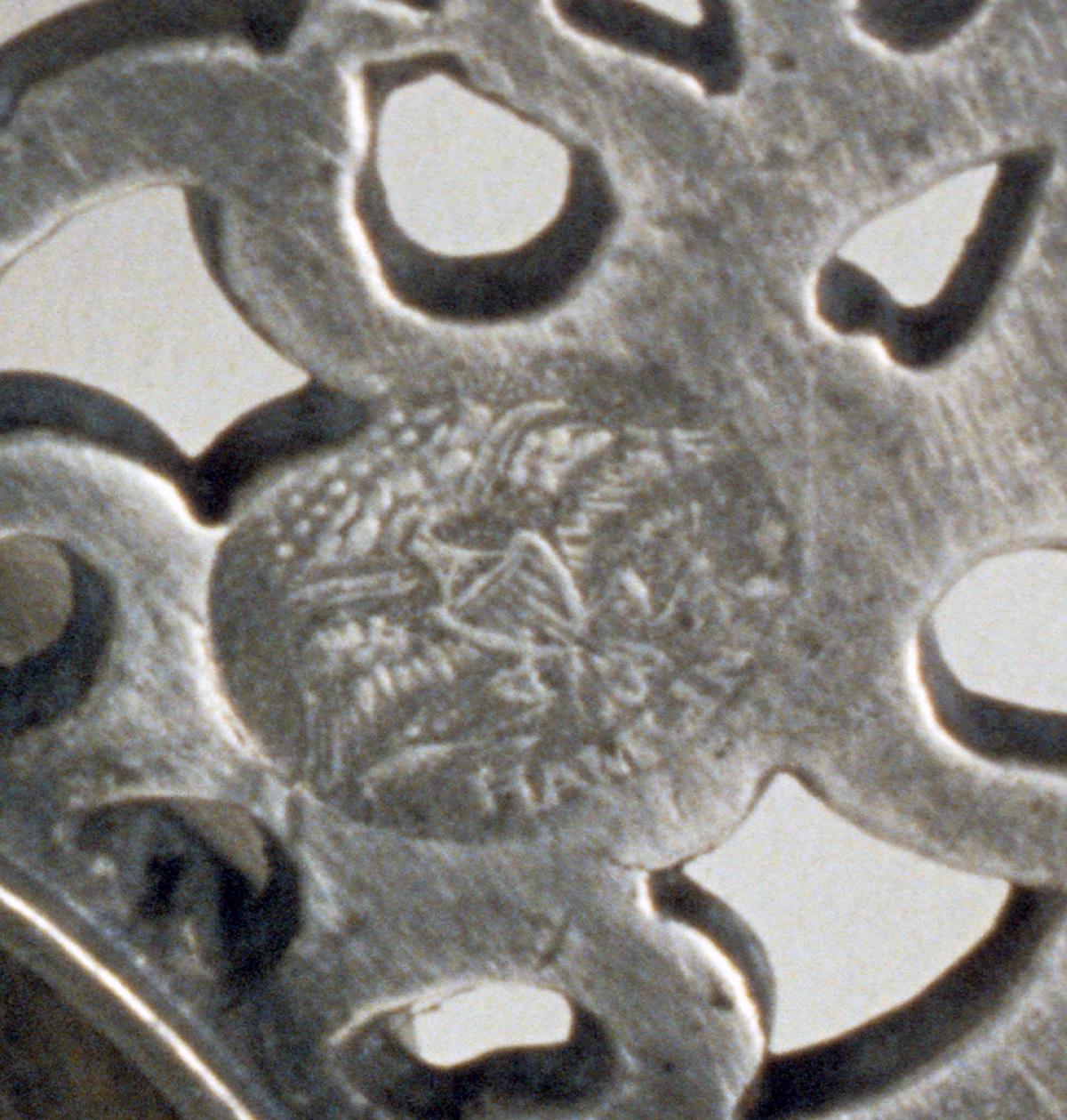 1987.0095 Pewter porringer (mark-view 2)