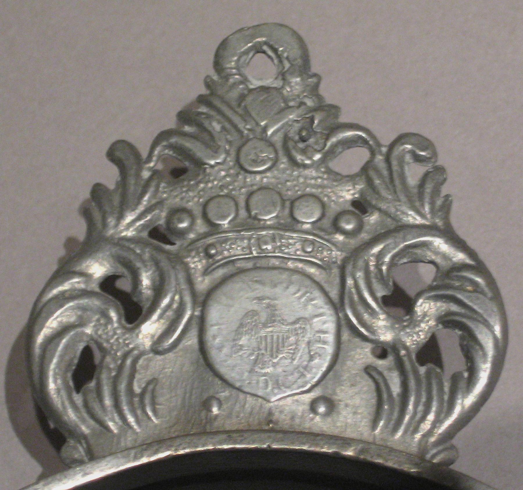 1987.0096 Pewter porringer (mark)