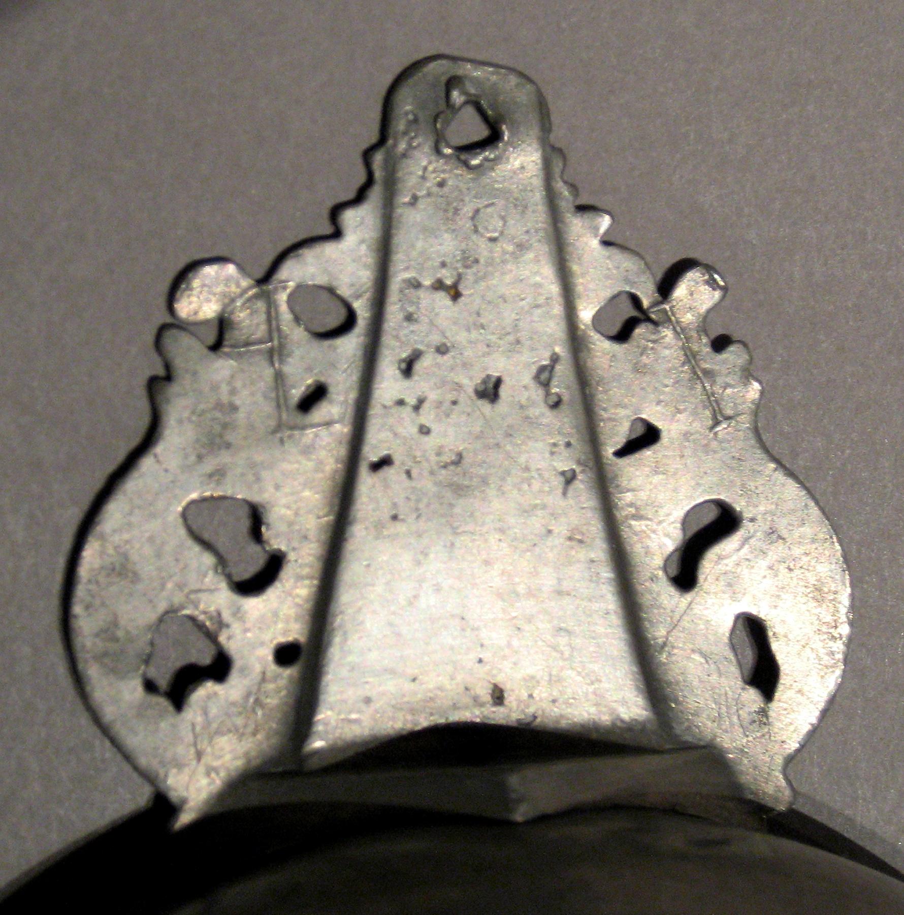 1987.0096 Pewter porringer (IP mark)