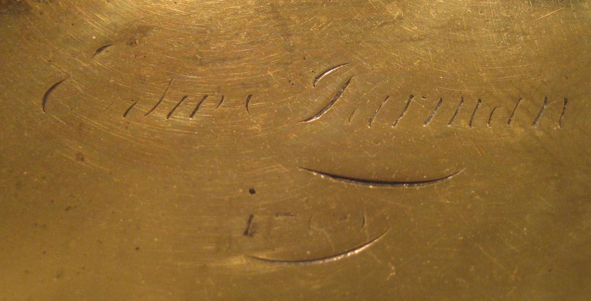 1987.0098 Trivet (inscription)