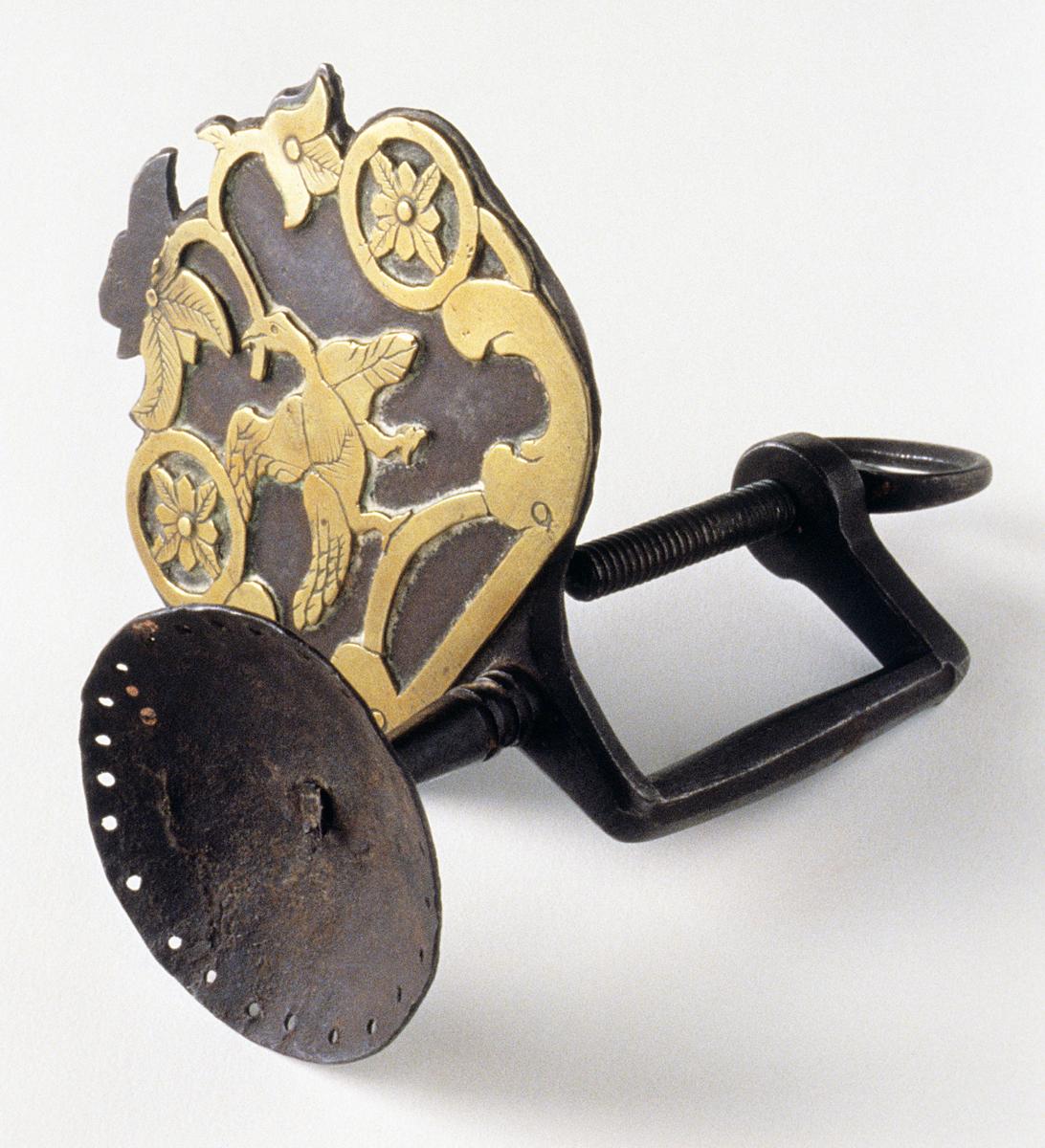 1987.0099 Sewing Bird
