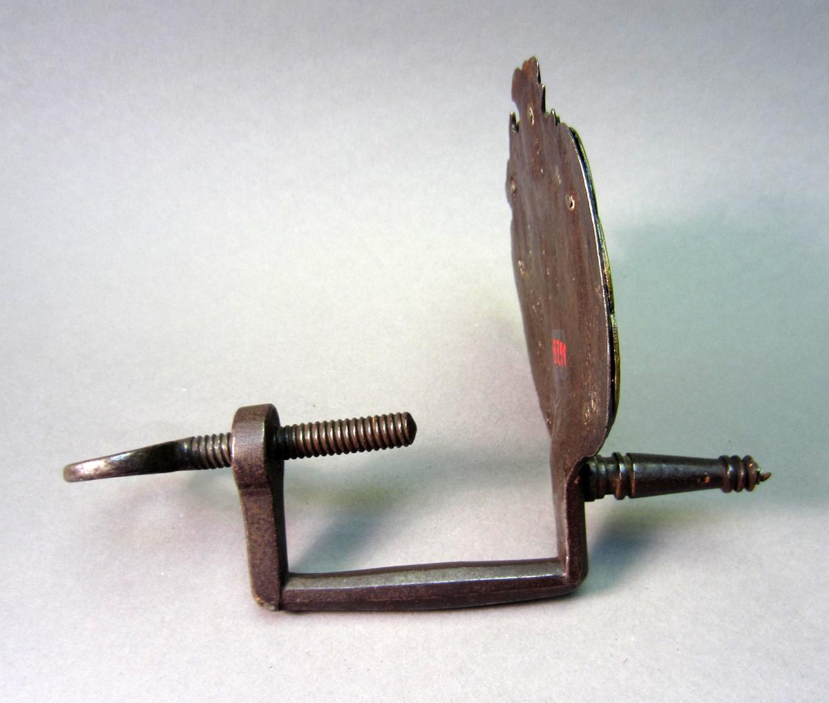 1987.0099 Pincushion clamp, Side