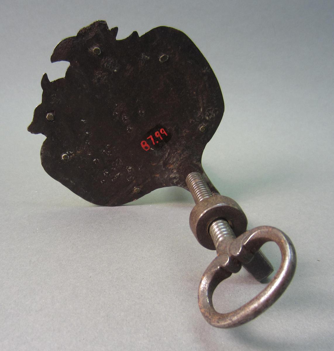 1987.0099 Pincushion clamp, Underside