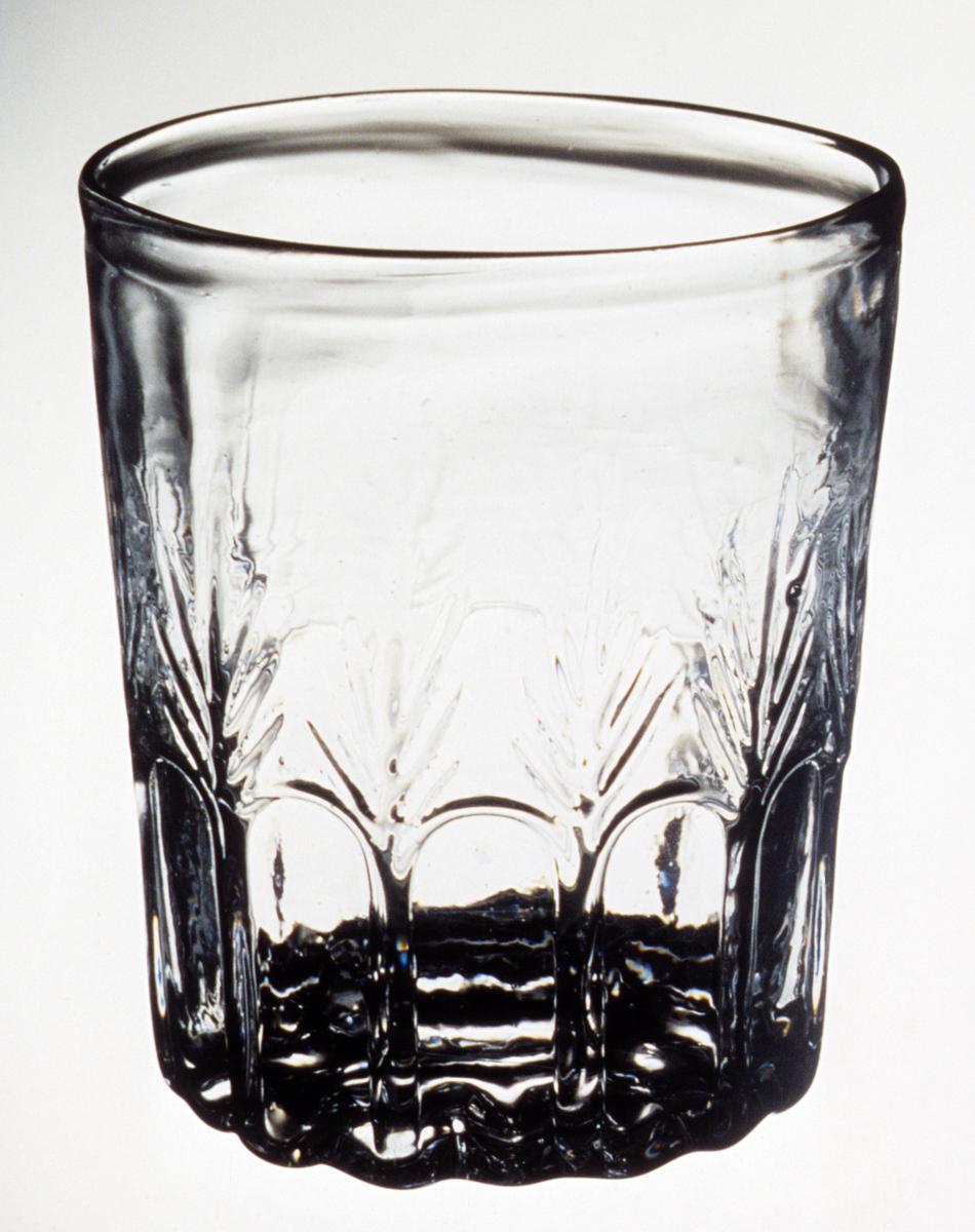 1987.0121 Glass tumbler
