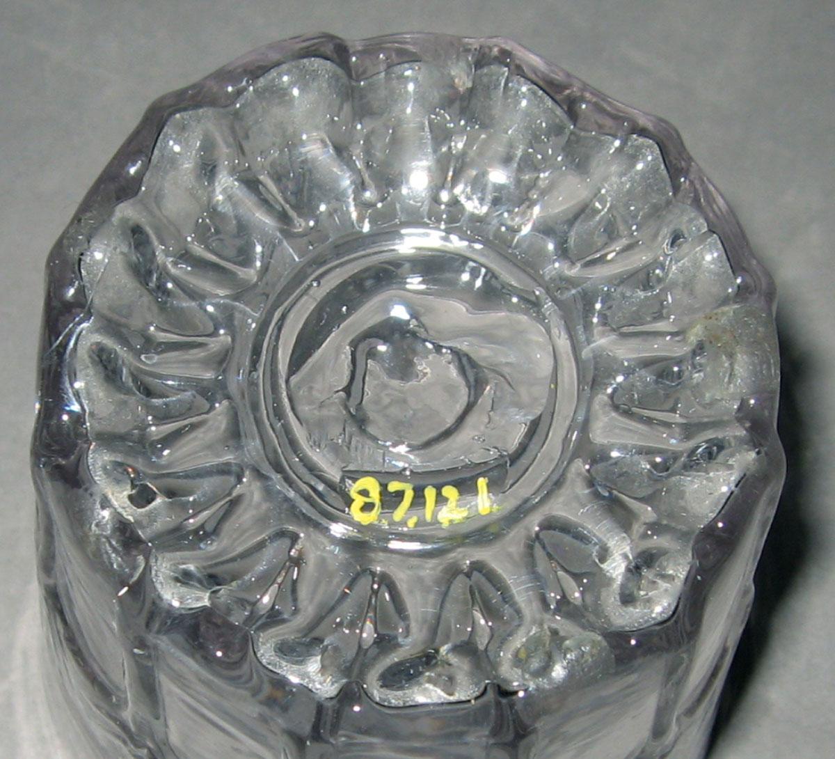 1987.0121 Glass tumbler (underside)