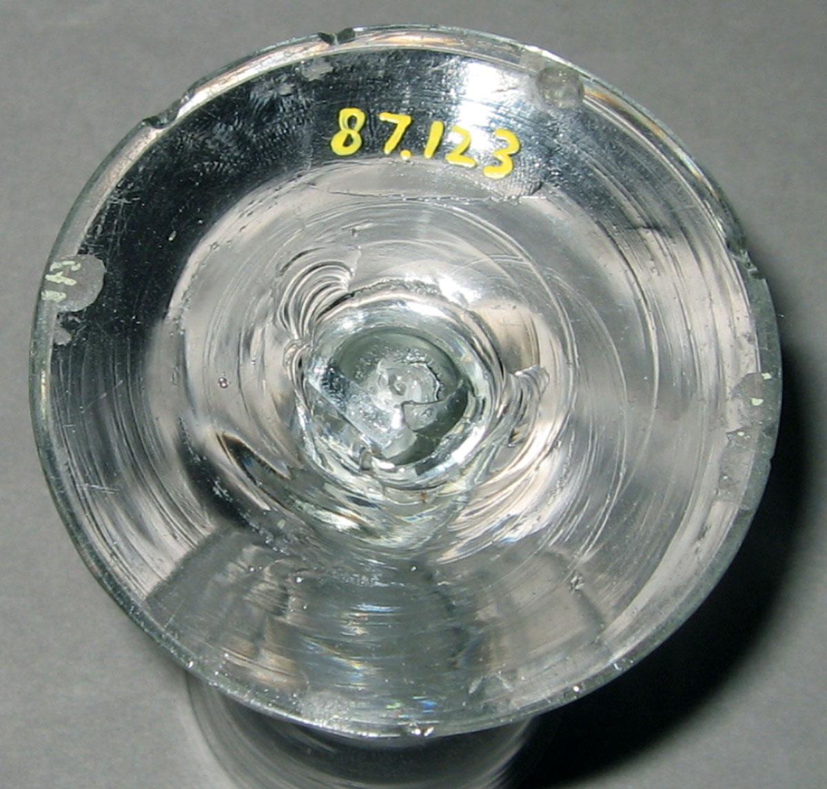 1987.0123 English wineglass (underside)