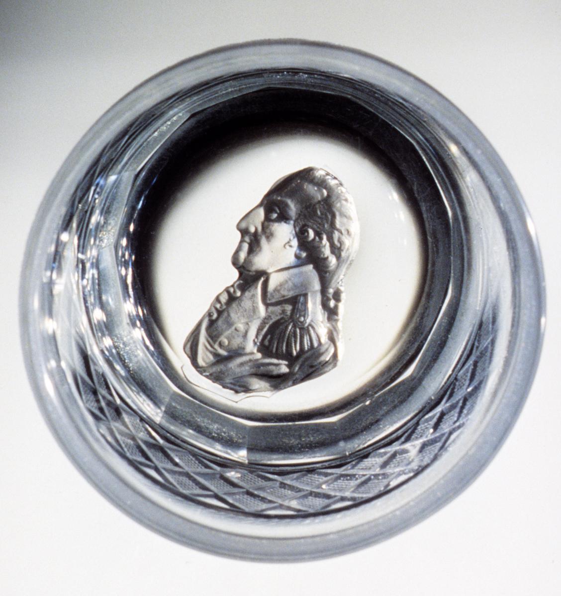 1987.0128 Glass, Detail