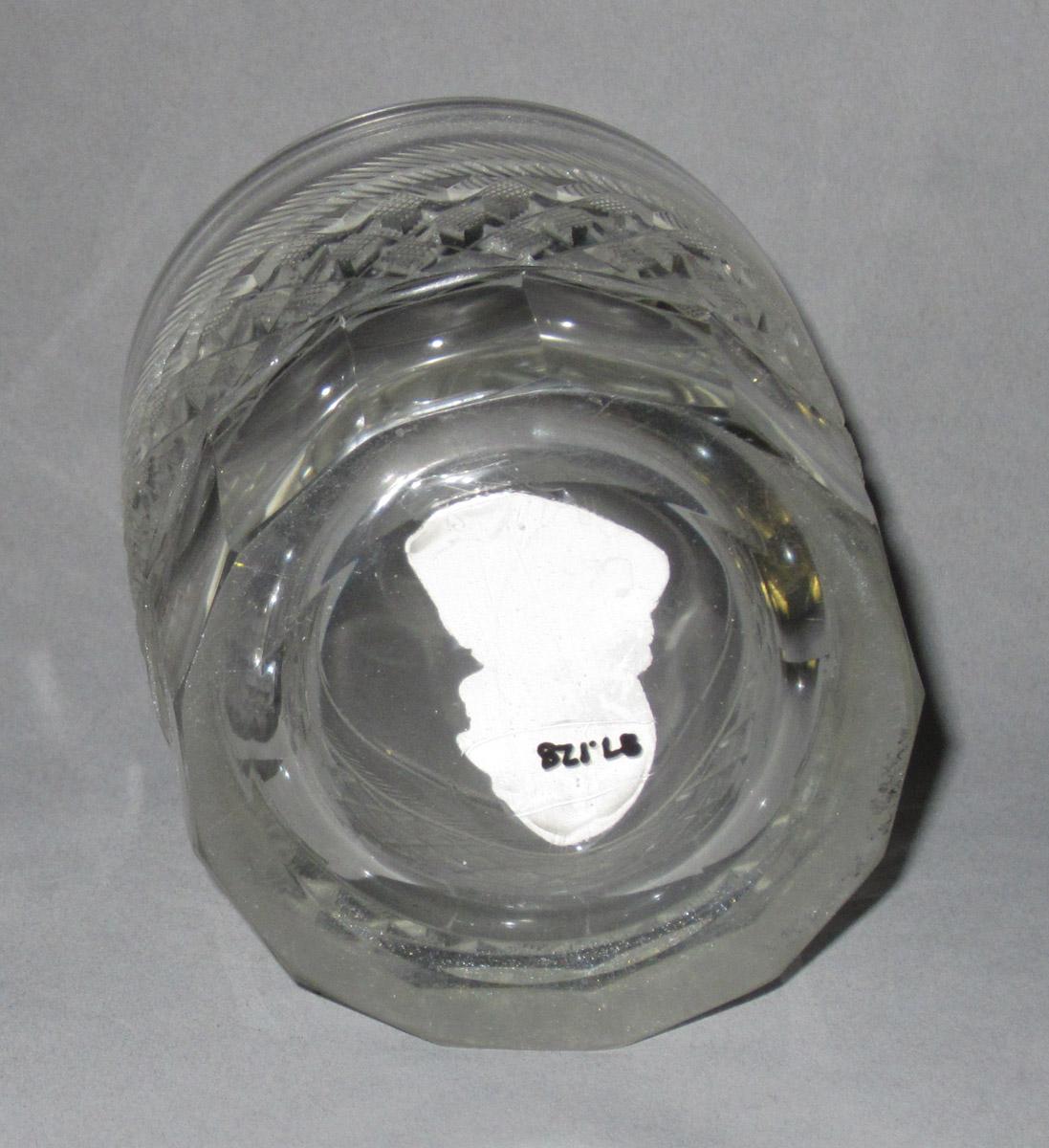 1987.0128 Sulphide tumbler bottom