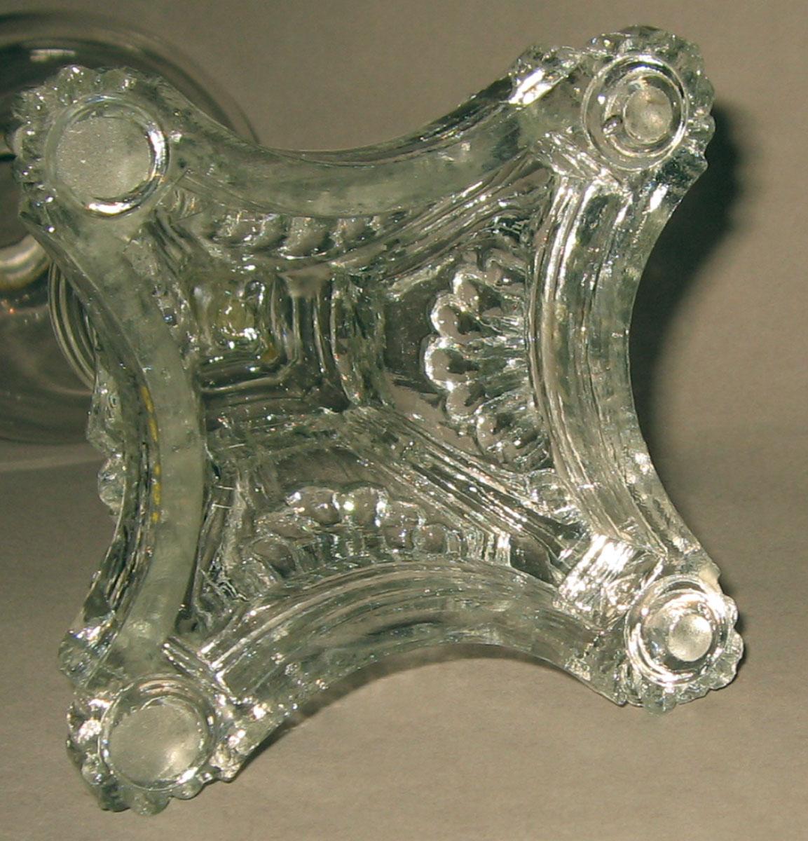 1987.0131 Glass oil lamp (underside)
