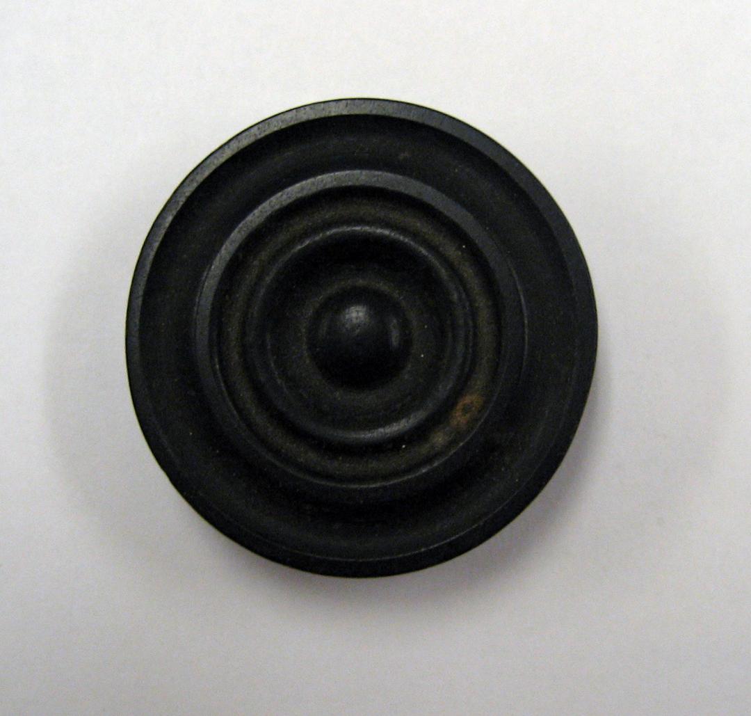 1987.0132 h Game piece