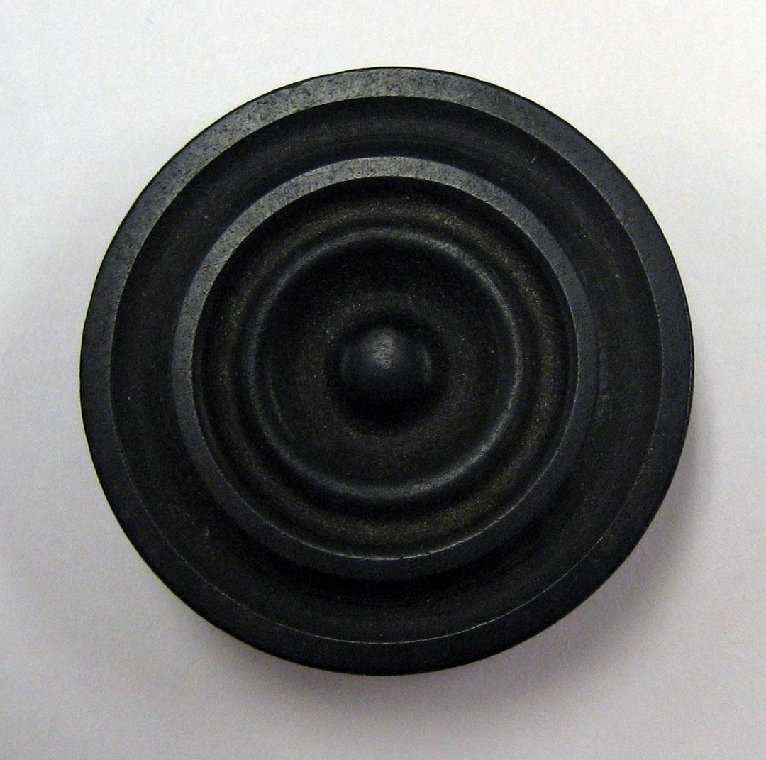 1987.0132 q Game piece
