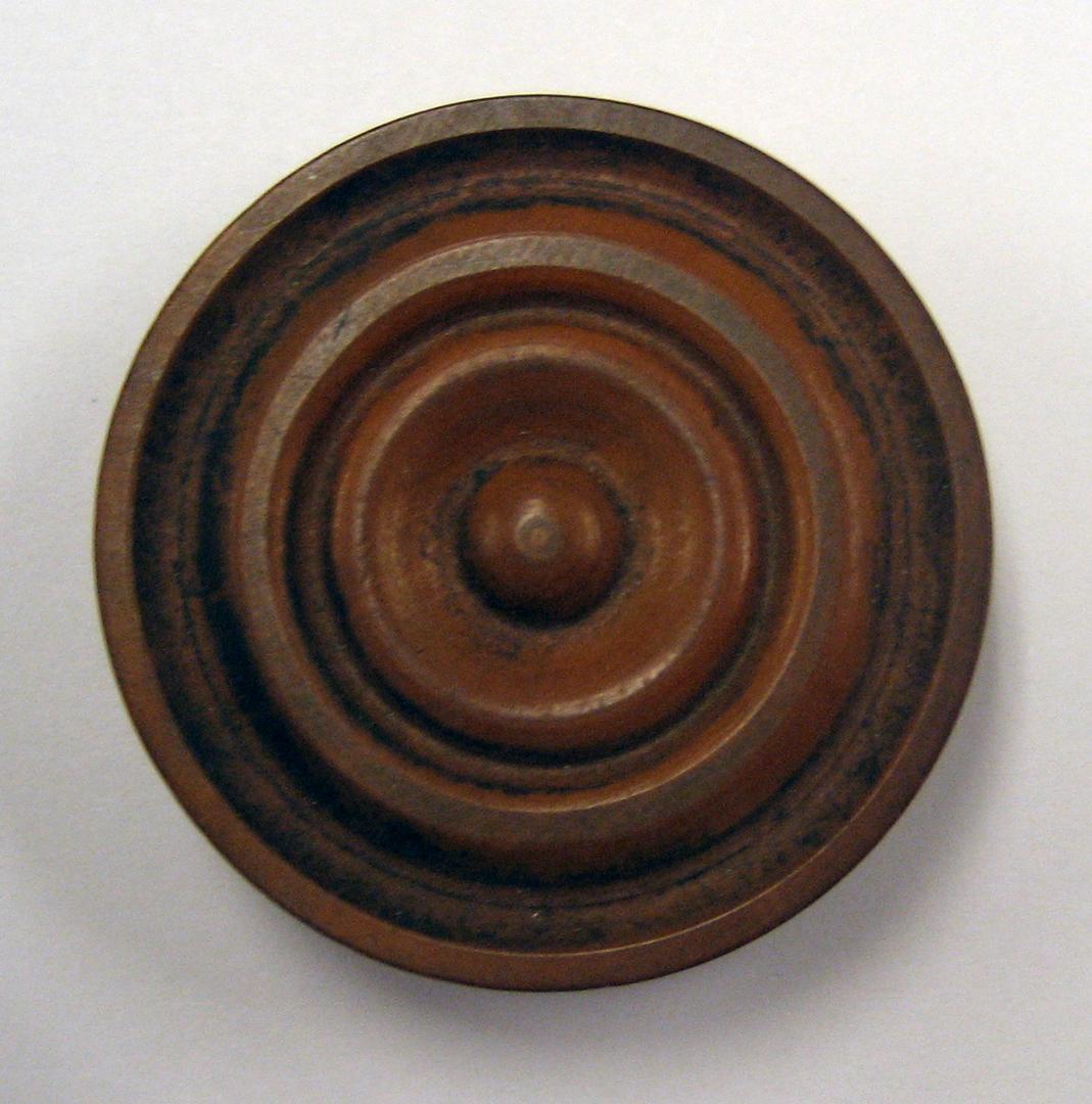 1987.0132 bb Game piece