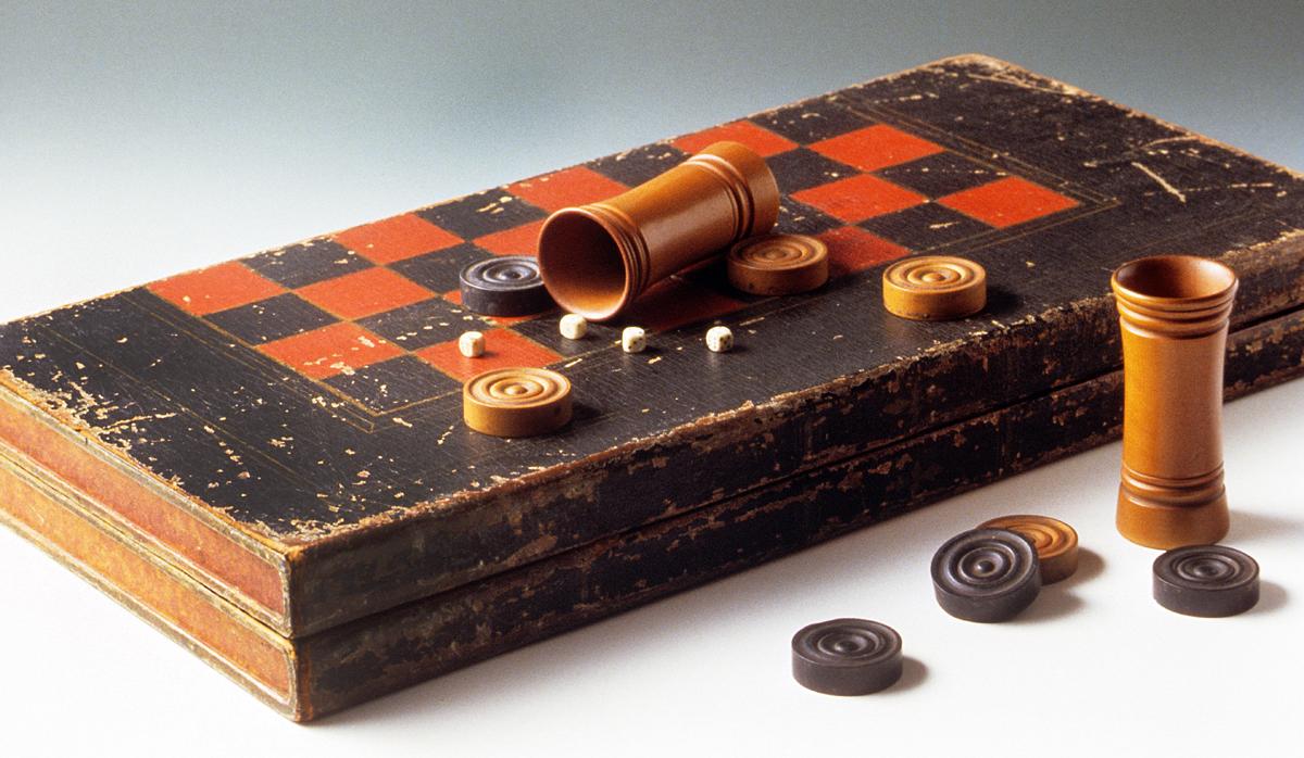 1987.0132 Game Board and Pieces
