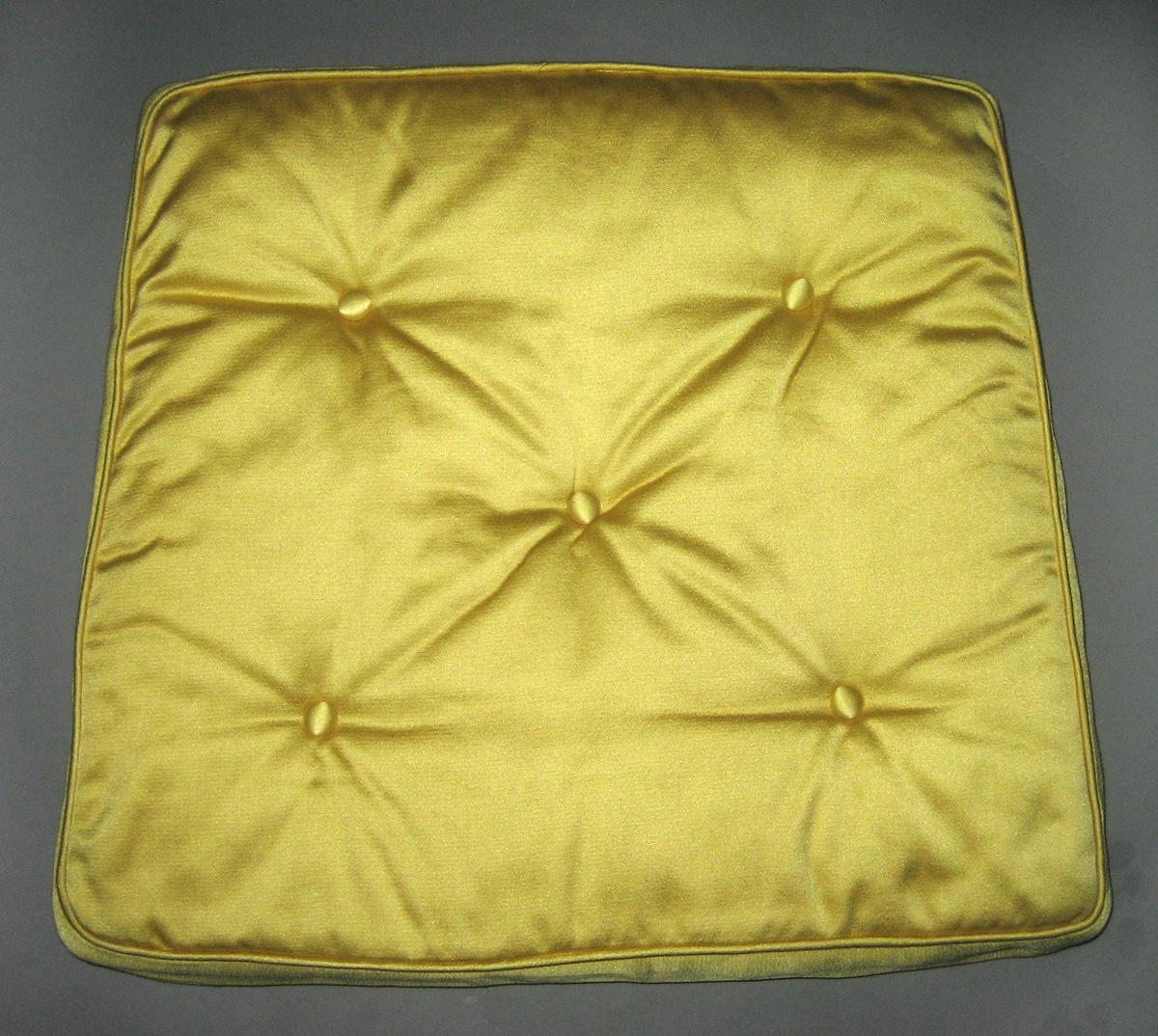 1987.0503.001 cushion